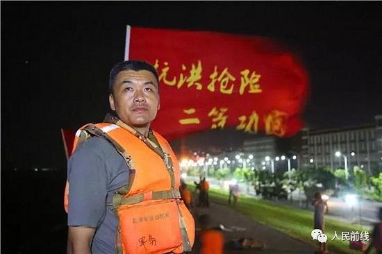 2016年7月，黄竞带队赴江西九江抗洪抢险。