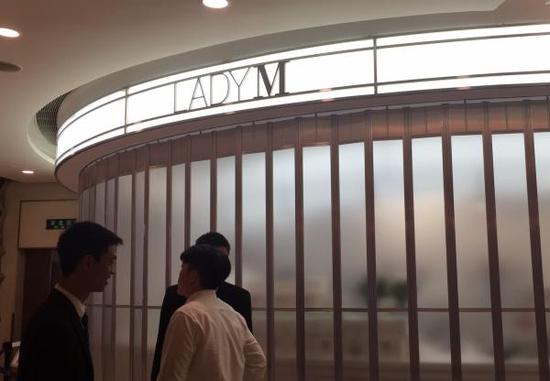 9月5日下午3点半左右，网红蛋糕店Lady M店门已关闭。澎湃新闻记者 陈逸欣 图