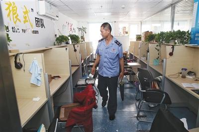 昨日上午,丰台工商执法人员对东方起点公司进行查处,不过公司已连夜跑路,办公室内电脑、座机及相关文字材料均已被搬走。