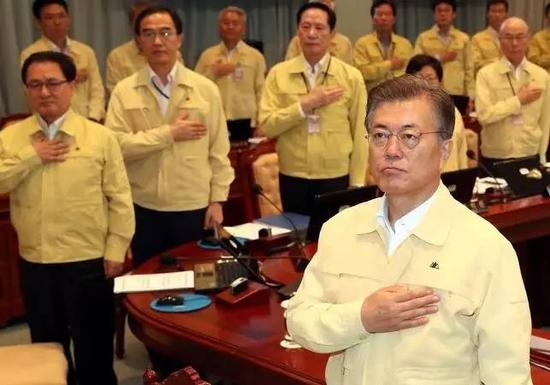 ▲8月21日，韩国总统文在寅在青瓦台的一场内阁会议上说，“我们无意提升朝鲜半岛的军事紧张”。（路透社）