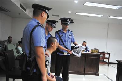 昨日上午,业务员赵某在丰台法院受审时承认,入职9天时间从所供职单位窃取10万条客户信息。丰台法院供图