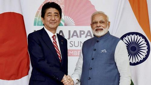 日本首相安倍晋三与印度总理莫迪(图源:《印度斯坦时报》)