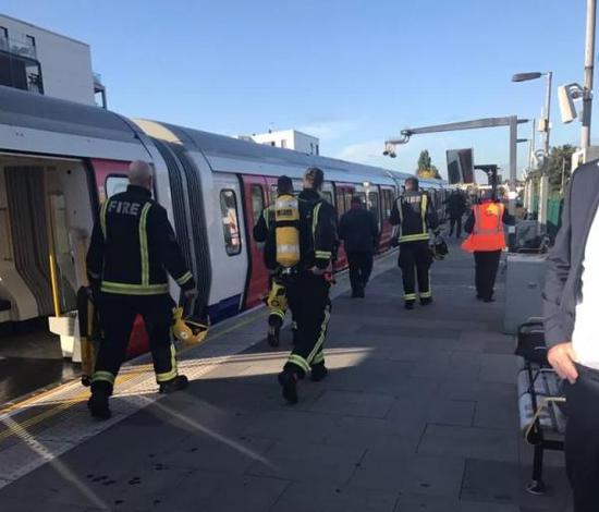 事件发生的伦敦地铁“区域线”已经停运。