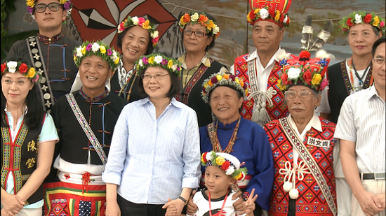 蔡英文访问台少数民族部落（图片来源：台媒） 