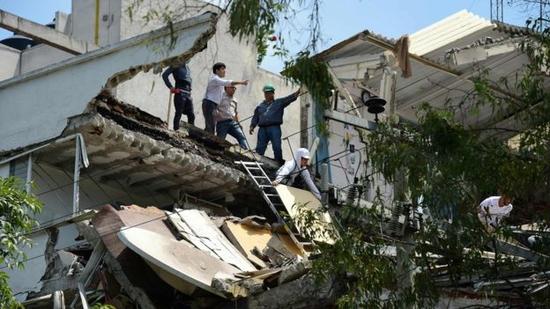 地震造成墨西哥至少54人死亡