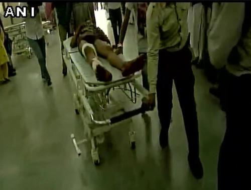  被手榴弹炸伤的人员被送入医院（ANI）