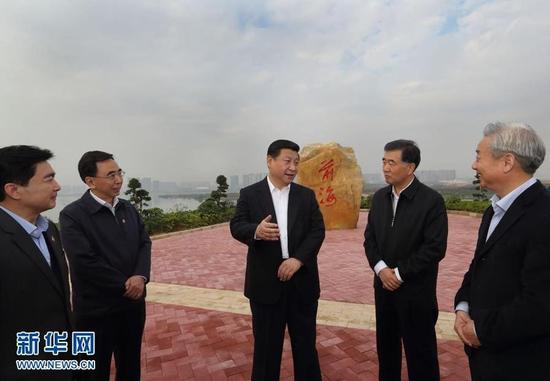 2012年12月7日至11日,中共中央总书记、中央军委主席习近平在广东省考察工作。这是习近平在深圳前海深港现代服务业合作区考察。