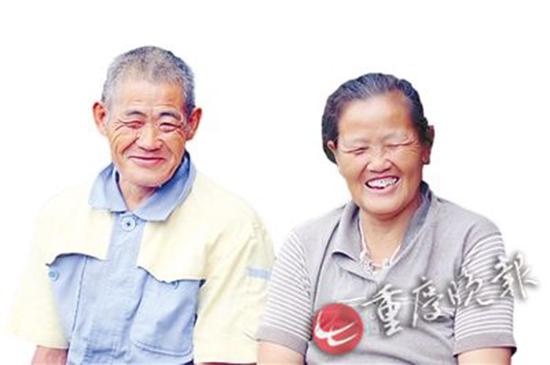两人虽然经常拌嘴,但很快又会一起恢复笑容。“她是我媳妇,我不背谁背”