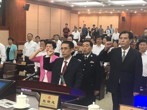 新任命政府组成职员向《宪法》宣誓