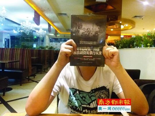 江紫辰和他的《侵华日军第六师团南京战役及暴行实录》。受访者供图