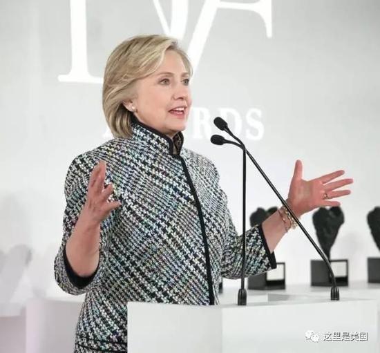 老婆希拉里也没闲着,夫妇俩一共参加了729次演讲,出场费算算也超过1亿5千多美元了。