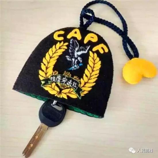 ▲俊雯制作的送给男友的小饰物。