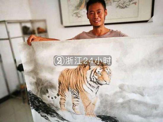 王燕飞画的老虎儿时他就爱画画 画作能换来同学的糖果