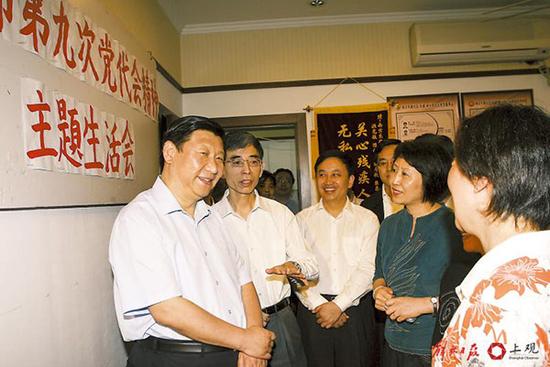 2007年6月14日，習(xí)近平在黃浦區(qū)調(diào)研。