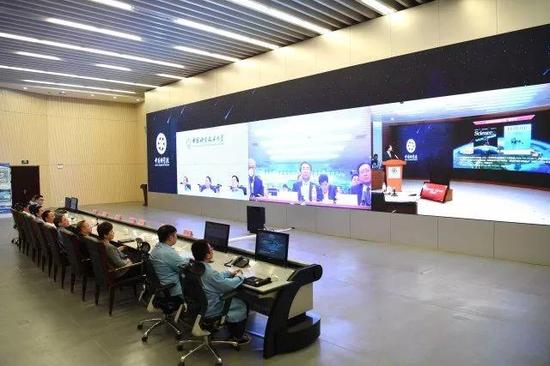 这是9月29日拍摄的位于安徽合肥的中国科学技术大学先进技术研究院量子通信“京沪干线”总控中心的分会场。