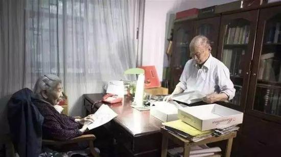 万千网友被崔老感动,纷纷点赞:
