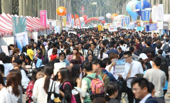 台作家棒喝台独:未来年轻人都要靠大陆吃饭|