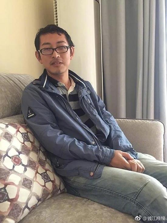 小敬昨天搬离出租房,搬去新家。