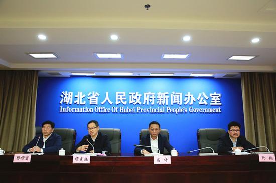 10月16日,湖北省委宣传部举行“学习贯彻省党代会精神、以优异结果迎接党的十九大”第十场新闻公布会。 湖北省人力资源和社会保障厅网站 图