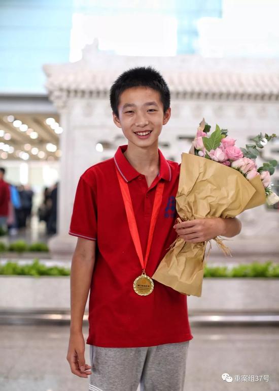 ▲13岁的“数独少年”胡宇轩。 新京报记者 王飞 摄
