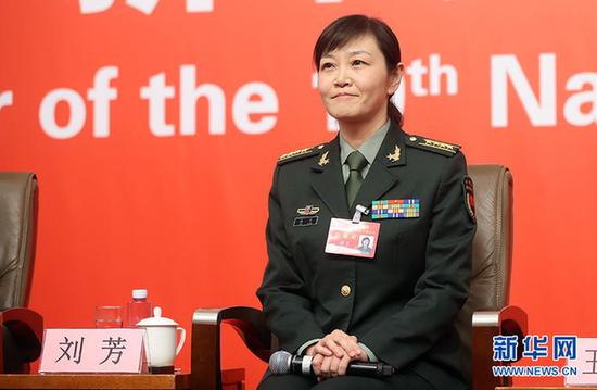军方党代表:女军人执行任务类型越来越多样化