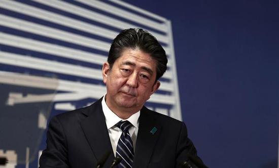 当地时间2017年10月23日,日本东京,安倍晋三现身记者会。视觉中国 图