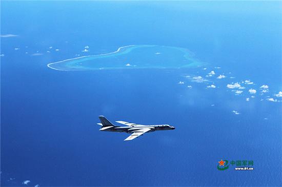 轰-6K战机在黄岩岛上空巡航。刘锐 摄金秋庆盛会,开启新时代。
