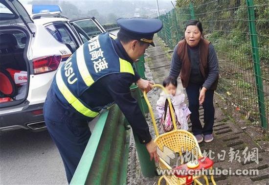 配图：何祝青摄