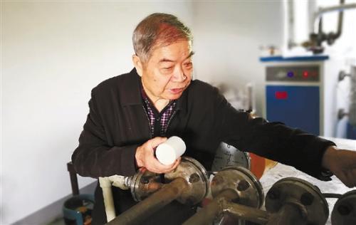 20多年花费400万！八旬老人迷上发明不能自拔