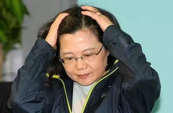 蔡英文晒照悼念老师遭批:欺师灭祖 老师被气死