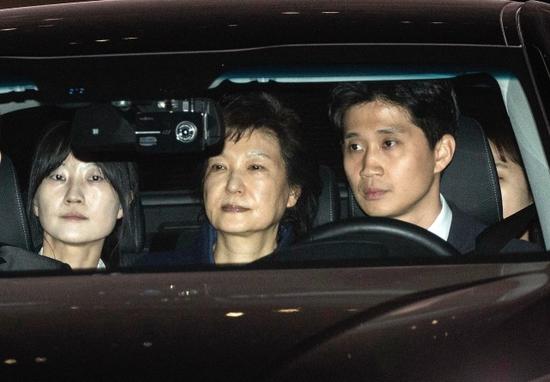3月31日，朴槿惠被捕后押至首尔拘留所