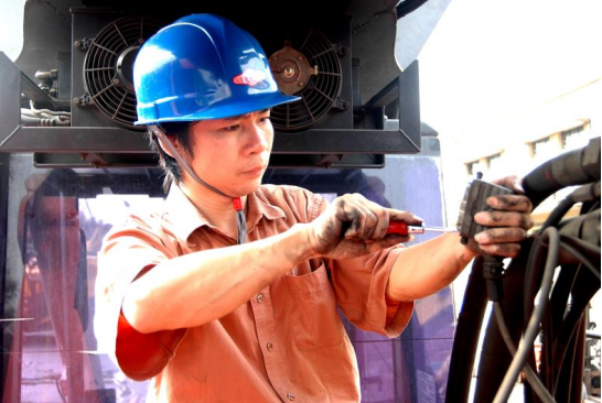 认真改造 黄埔港码头有个庆师傅|基层|党建|中