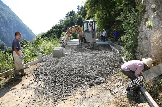 硬化中的下庄路。