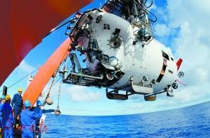 “蛟龙号”进行7000米级海试首次下潜试验。