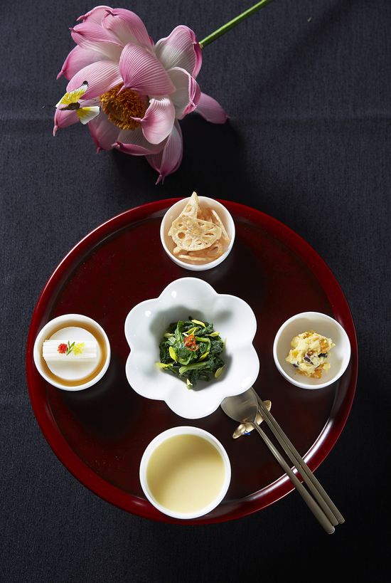 青瓦台国宴菜单之一的开胃菜，包括玉米粥