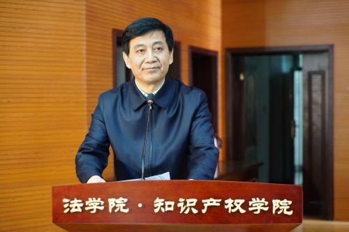 校党委书记王亚杰主持仪式