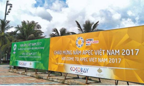 2017年亚太经合组织(APEC)领导人会议周将于11月6日在越南岘港拉开帷幕,其间将举行APEC第二十五次领导人非正式会议。图为岘港街头的宣传牌。
