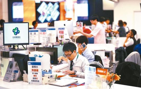台湾“一例一休”“修法”。(图片来源:台湾《联合报》)