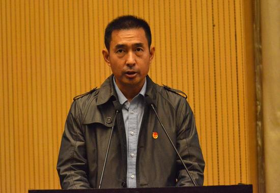蒲勇宣读批复文件