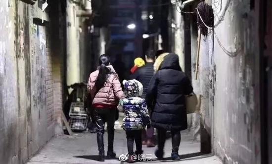 媒体:这首歌送给寒冬中离开北京的兄弟姐妹们