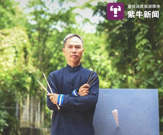 普通的竹签和纸飞机在农俊宁手里 都变成了极具杀伤力的武器