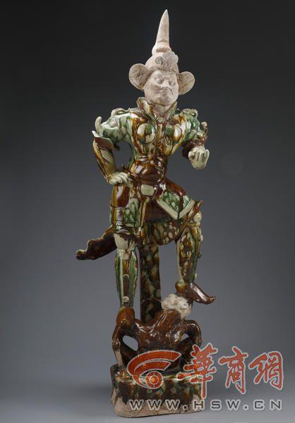 唐三彩天王武士俑(一級文物)銅川市公安局6.18案件追繳文物。