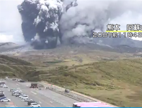日本阿苏火山发生喷发 警戒等级再次提高
