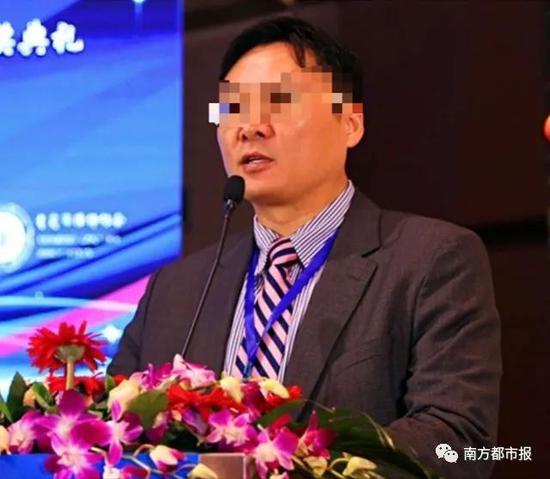 四问高管性侵养女案鲍某明有何背景