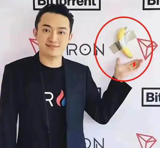 ·孫宇晨和他拍下的香蕉合照。