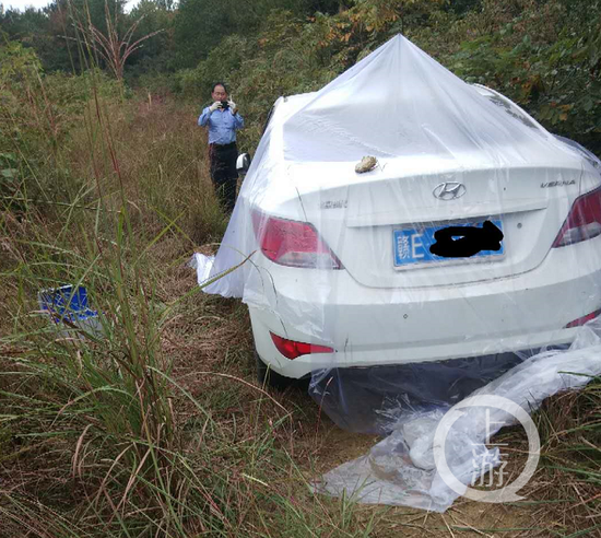▲嫌犯李有华作案后驾驶白色汽车逃离,行驶约20分钟后发生事故弃车逃跑。图片来源/受访者供图