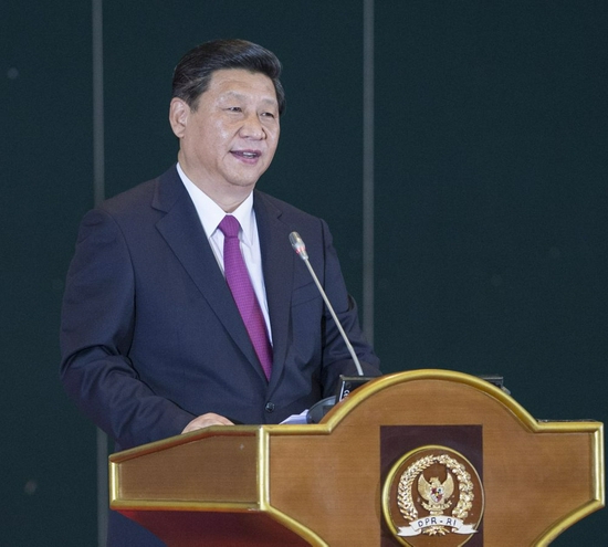  ↑2013年10月3日，国家主席习近平在印度尼西亚国会发表题为《携手建设中国—东盟命运共同体》的重要演讲。