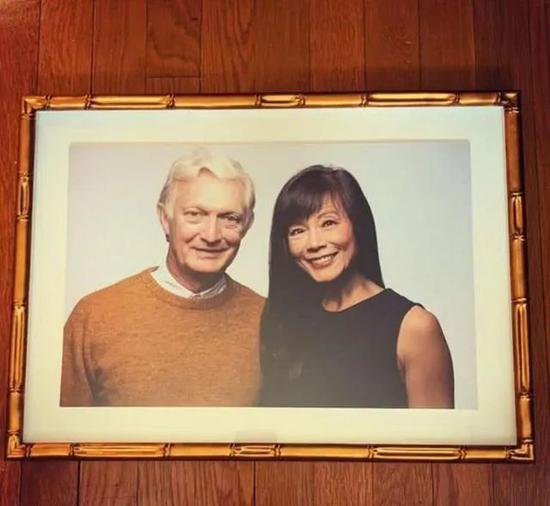  ·蒋维佳（右）和丈夫罗威的合照。