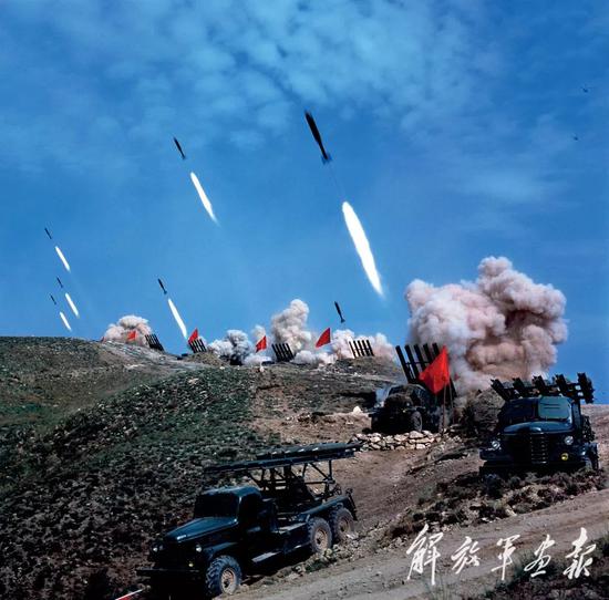  ▲1981年9月，人民解放军在华北某地举行了一次现代条件下的军事演习。图片：解放军画报。