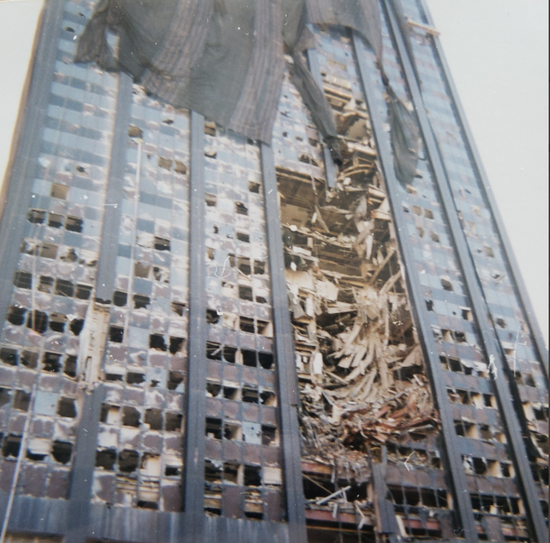 ▲“9·11”事件后，受损的建筑物。受访者供图